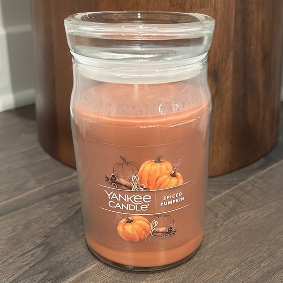 Yankee Candle Spiced Pumpkin,2 wick,Sweet & Spicy,clove,nutmeg, cinnamon,citrus - Picture 1 of 4